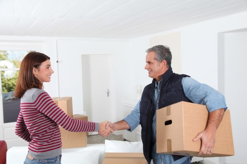 Smooth and efficient flat relocation in Twickenham with packed boxes and moving van